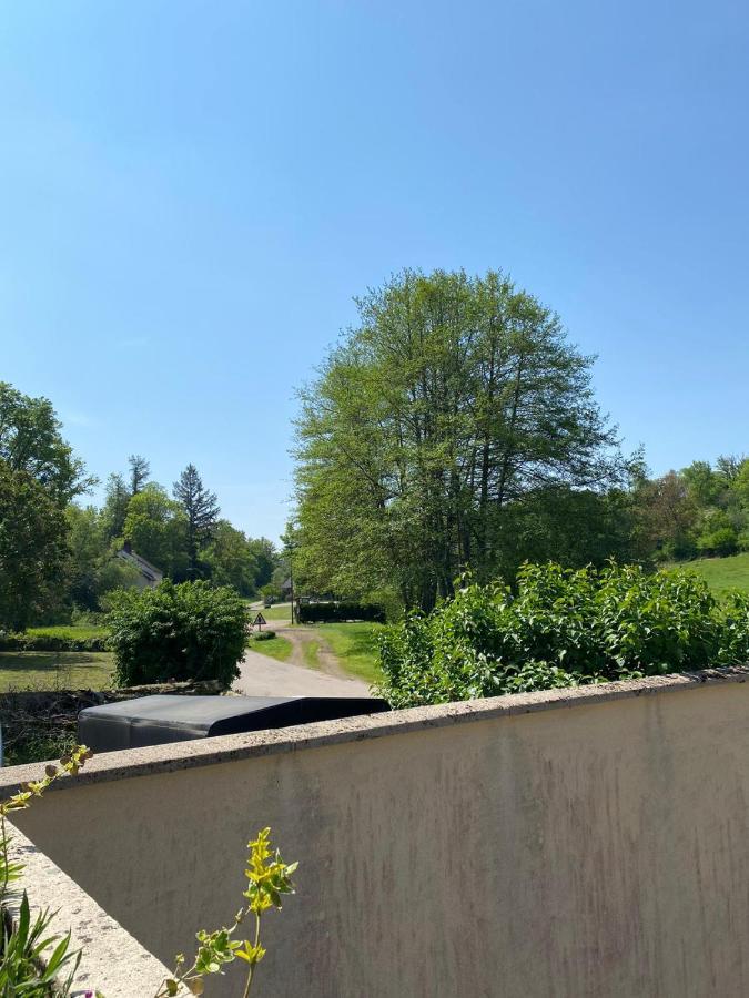 Petit Cocon Au Coeur Du Morvan Montreuillon Exteriér fotografie